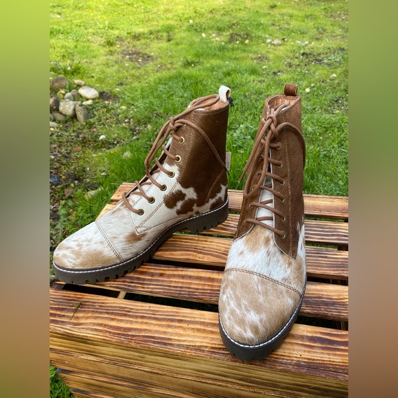 SIZE 9 Cowhide Boots - Picture 2 of 4